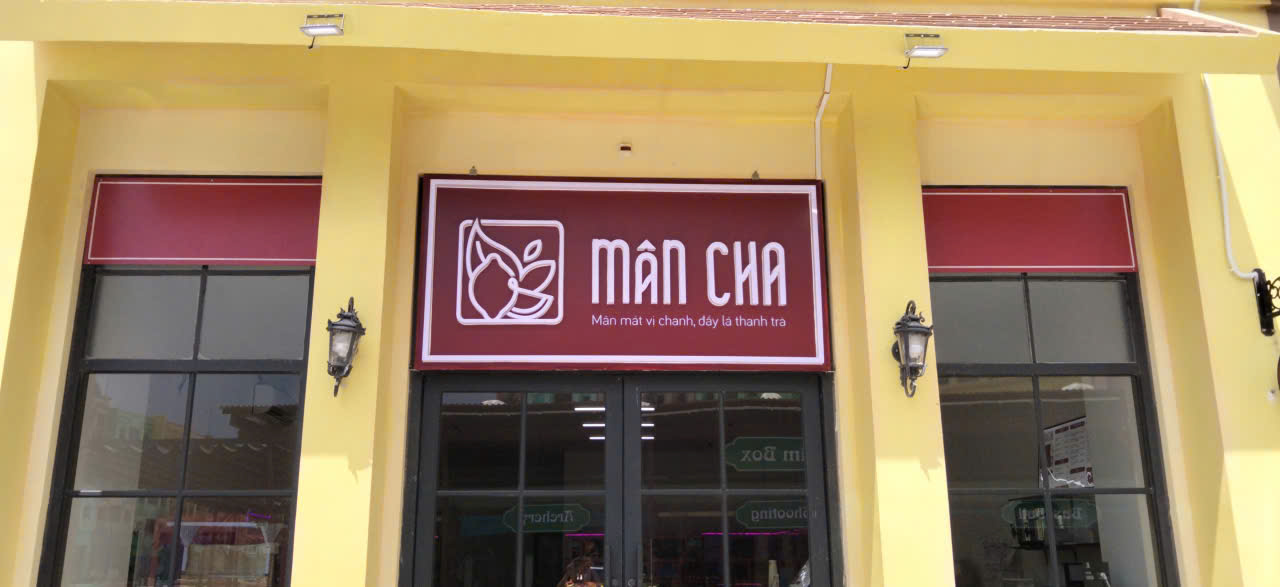 Thi công biển hiệu tiệm trà chanh Mân Cha phong cách phố cổ tại Nha Trang